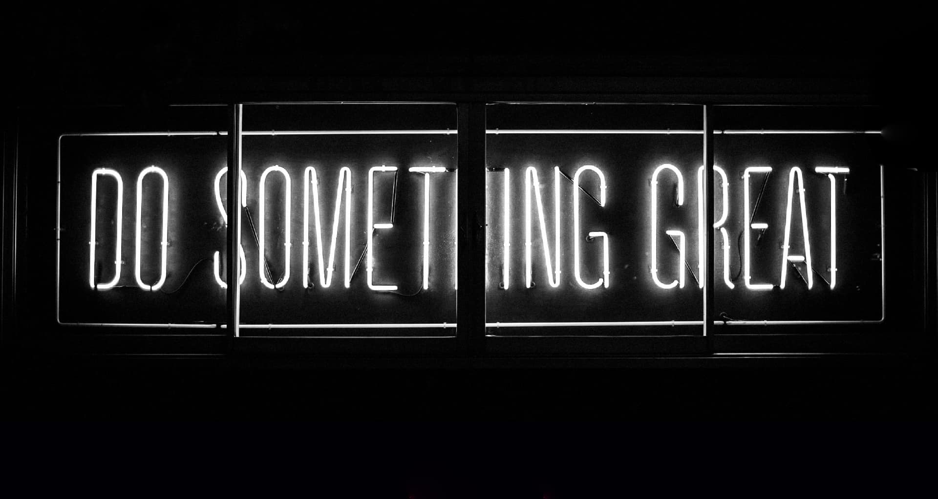 Image neon lettering DO SOMETHING GREAT